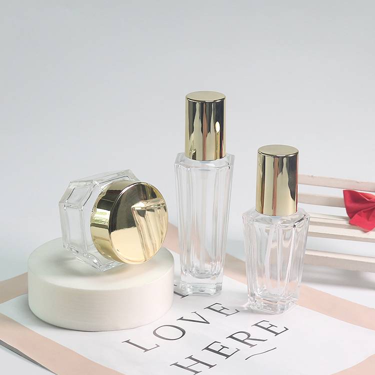 Luxury Skin Care Set With Gold Lid Packaging Skin Care Products In Glass Bottles